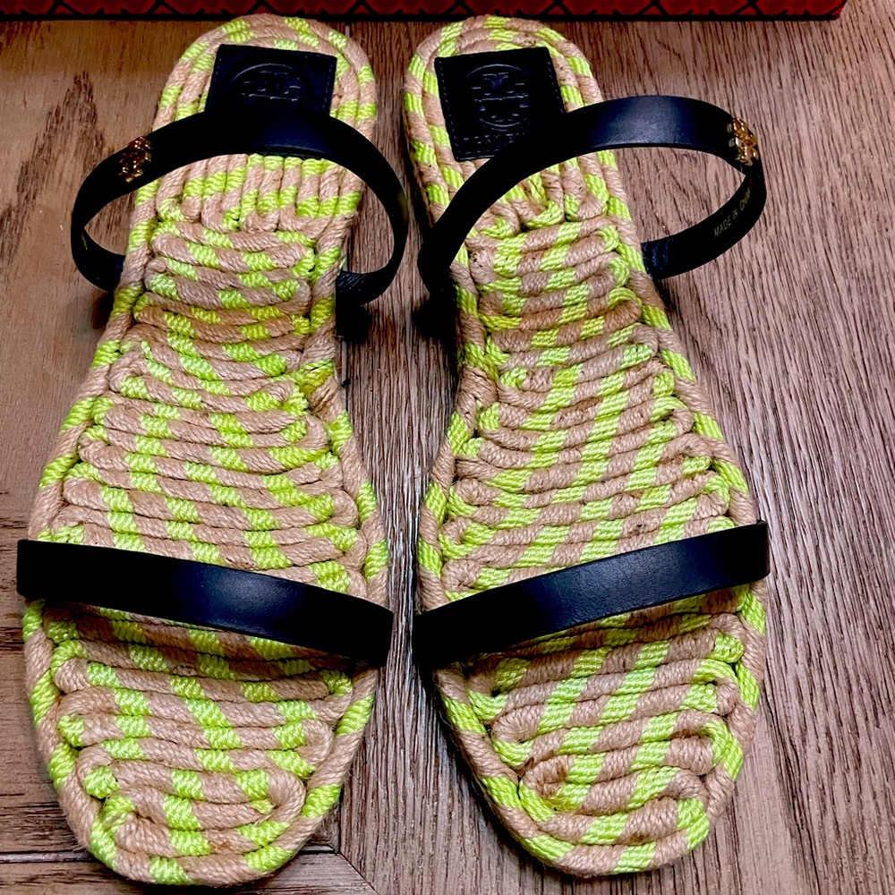Tory Burch Sz 8.5 Wmns never worn flat espadrille slides